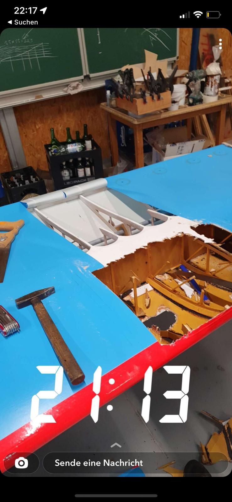 Blick in die geöffnete Tragflächenstruktur bei der Schadensaufnahme