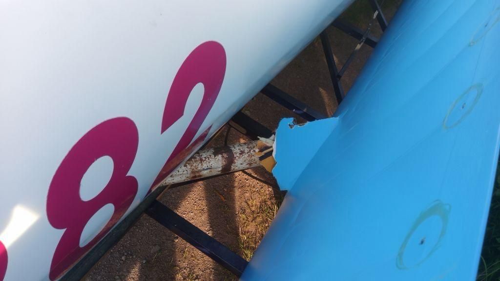 Durchbohrte Tragfläche der Ka 6 CR mit der Kennung 82